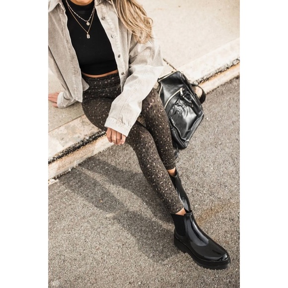 NEW Spanx Look at Me Now Seamless Leggings Olive Leopard - Picture 2 of 9